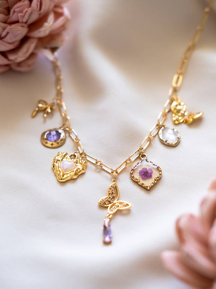 Collier Charm Francesca pour la vente par Rox & Lily