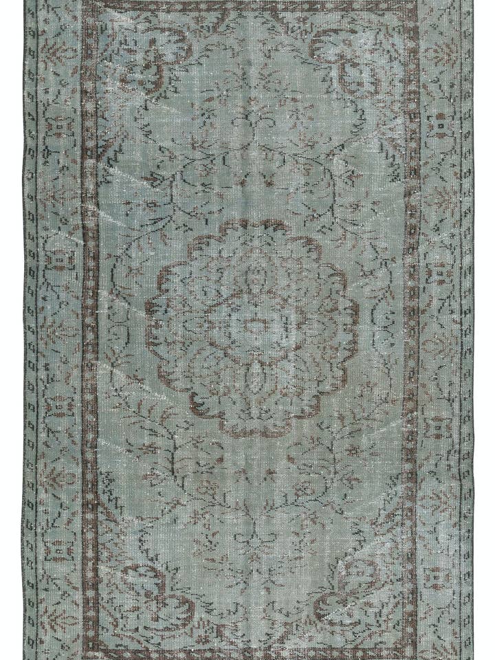 Blå matta 5,3x8,4 fot, handgjord i Turkiet för wholesale av Rug Specialist LLC.