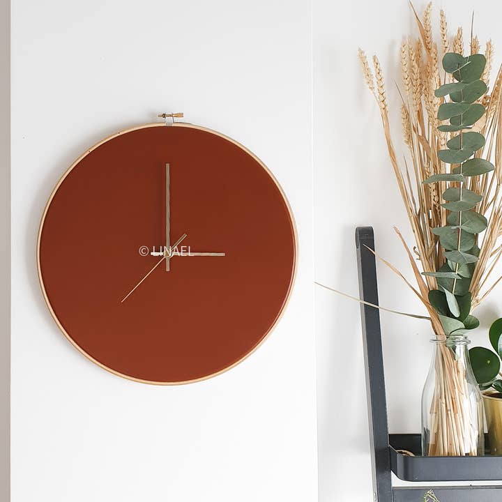 Linael - Venta al por mayor Relojes de pared - Reloj de pared grande de cuero color marrón coñac5