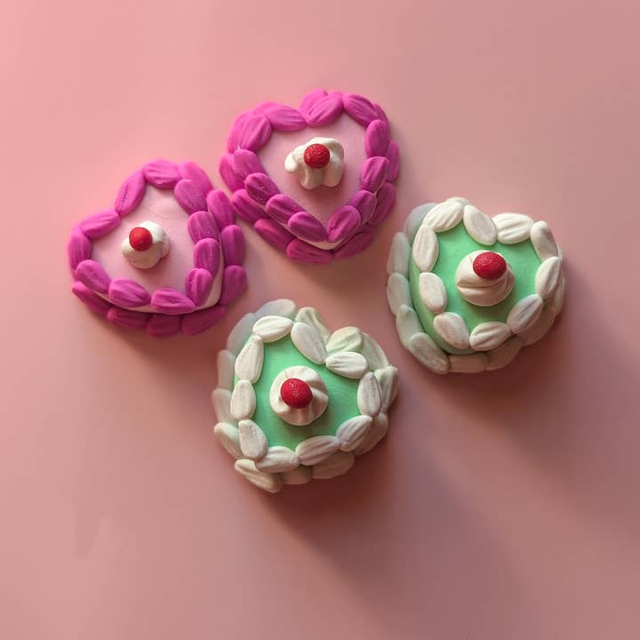 Mini tårta örhängen retro kakor kitschig för wholesale av Luxe Trauma