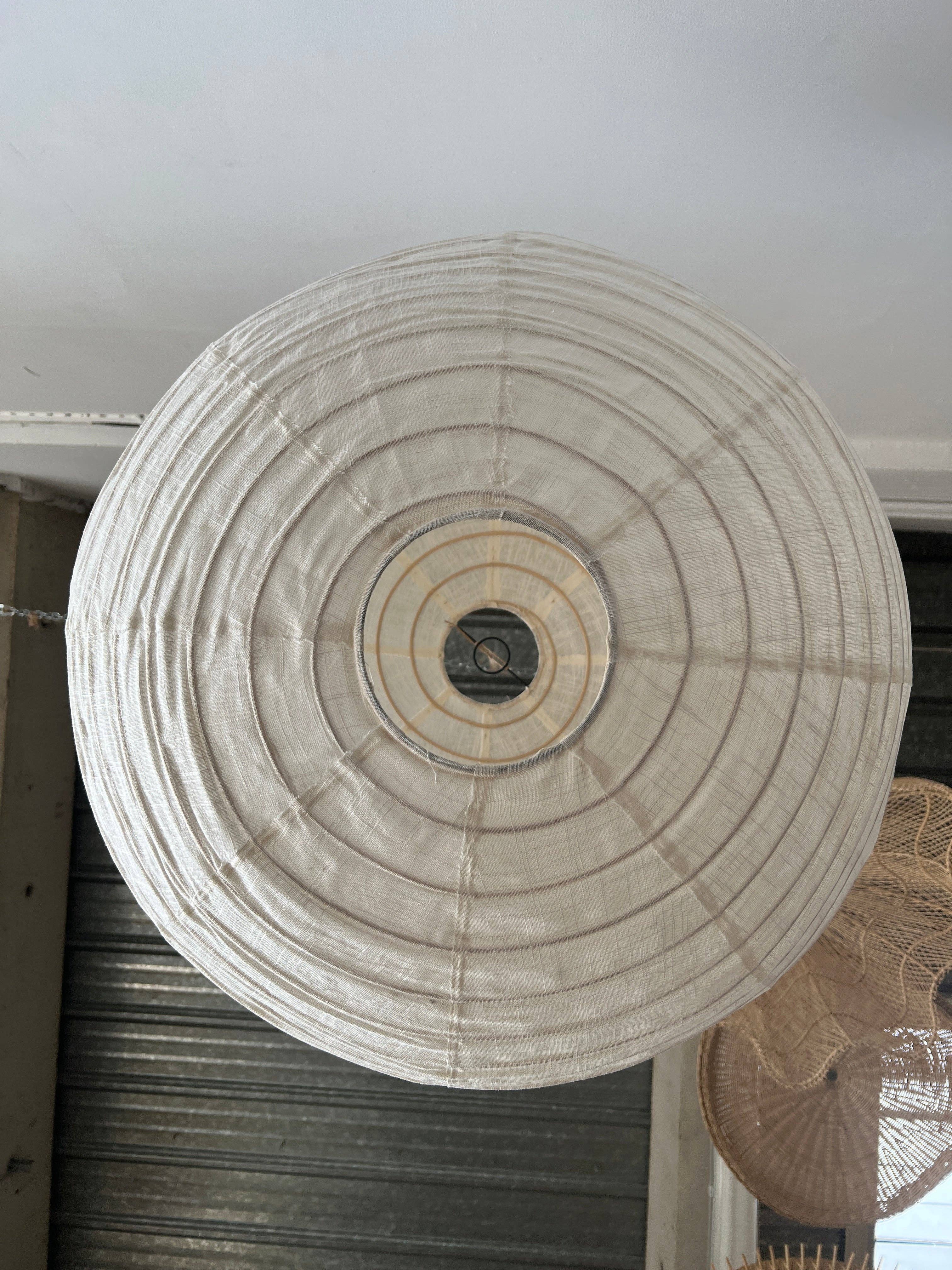 Office Objets - Wholesale Chandelier/Hanging Light - Medium round Japanese-style pendant light in rattan and natural linen D:4048