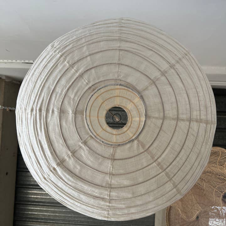 Office Objets - Wholesale Chandelier/Hanging Light - Medium round Japanese-style pendant light in rattan and natural linen D:4048