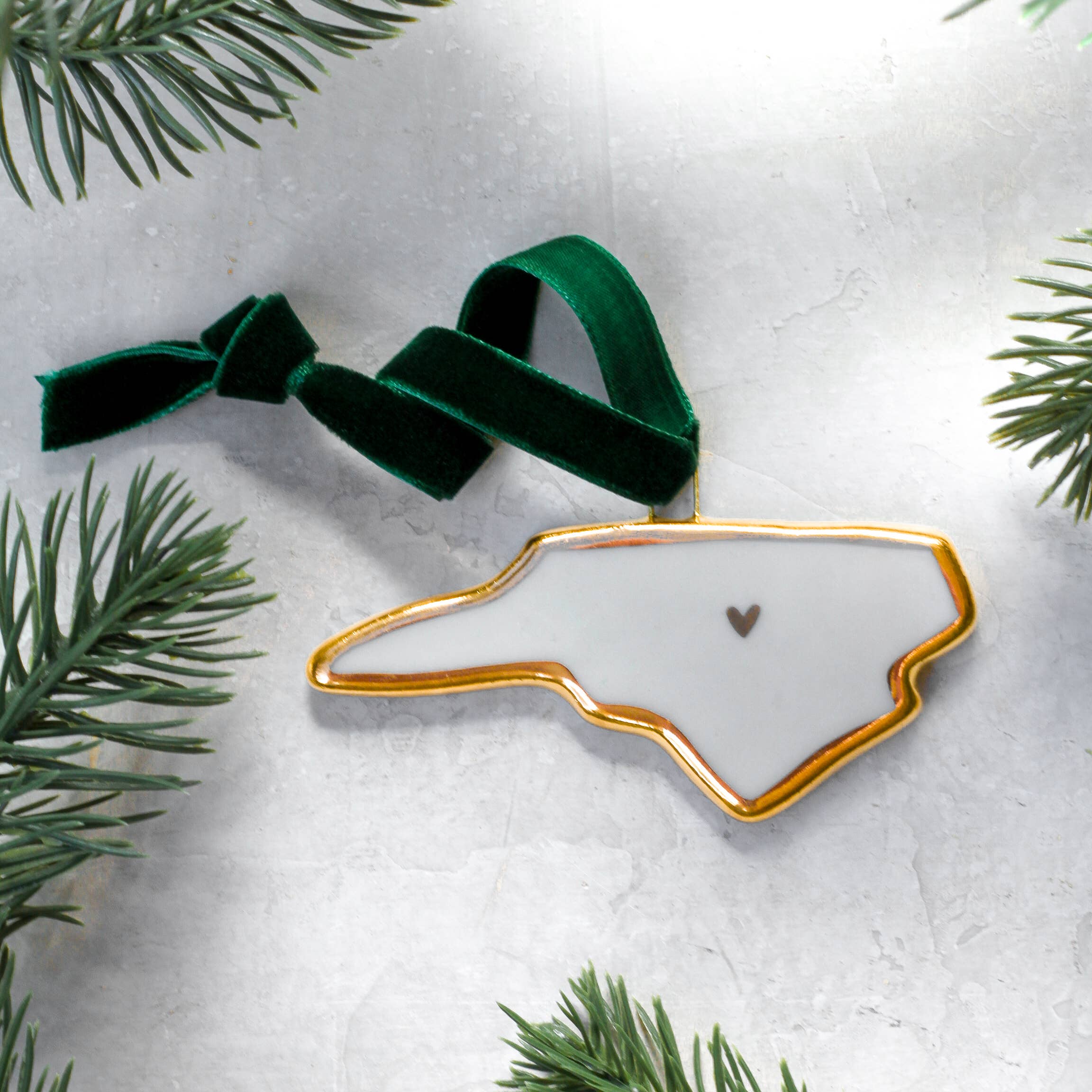 Apricity Ceramics – Engroshandel Pynt – Håndlavede porcelænsstatspynt med guldhjerte5