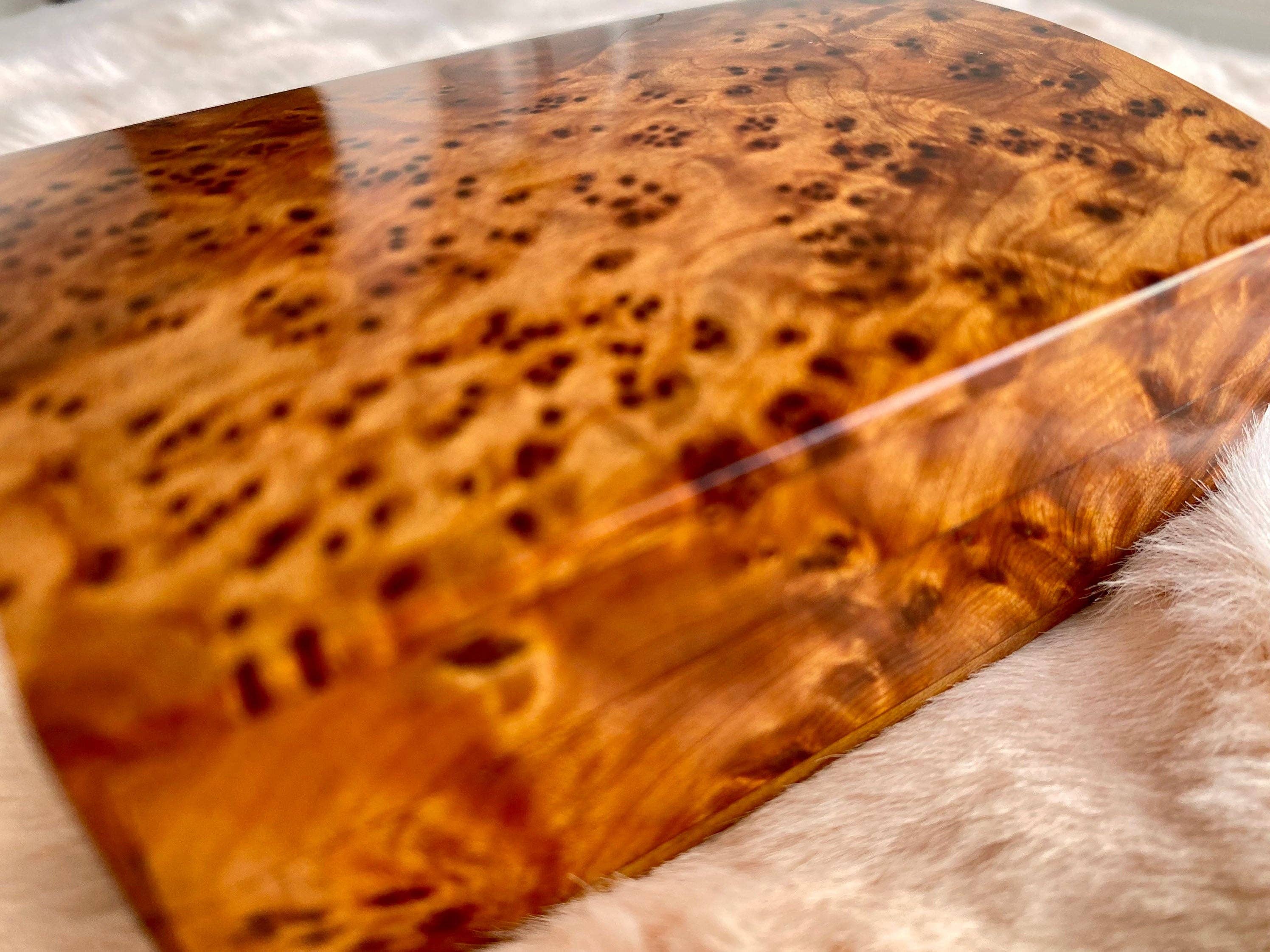 AtlasPerles – Großhandel Schmuckschatulle/-Organizer – 4"x2" Hochzeitsringbox, marokkanische Thuja-Holzbox, handgefertigte Ringbox für Andenken, Verlobungsschmuckaufbewahrung, gravierte Thuja-Ringbox für den Antrag6