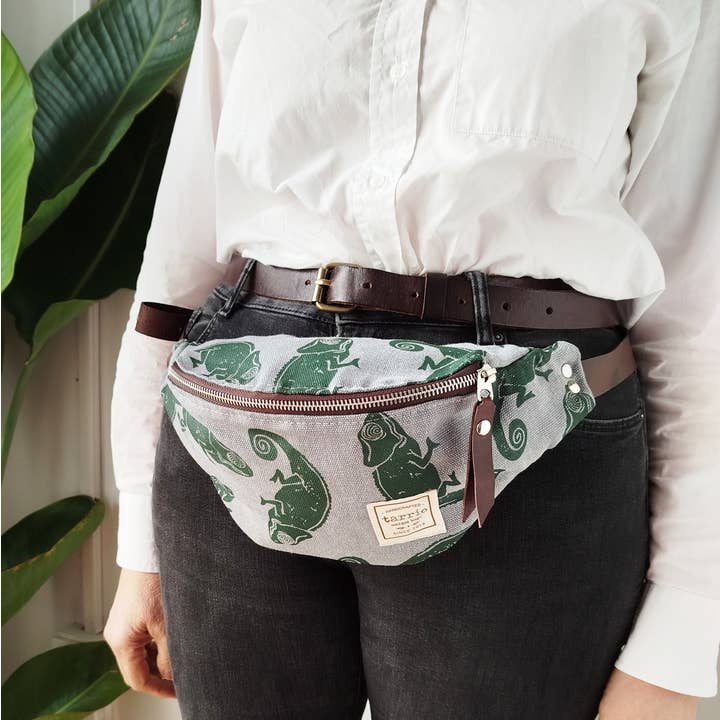 Made in Tarrío - Vente Sac ceinture – femme - Banane "Caméléon". Tissu d'ameublement et cuir naturel1