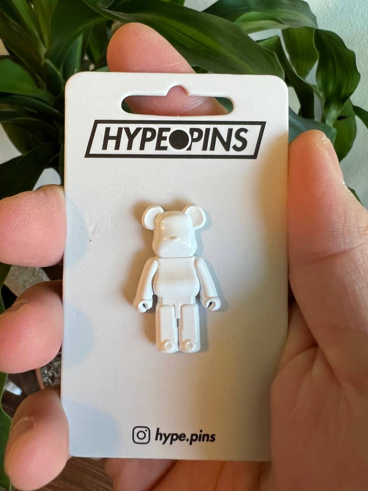 Pin 3D de silueta de oso blanco para venta al por mayor de Hype Pins
