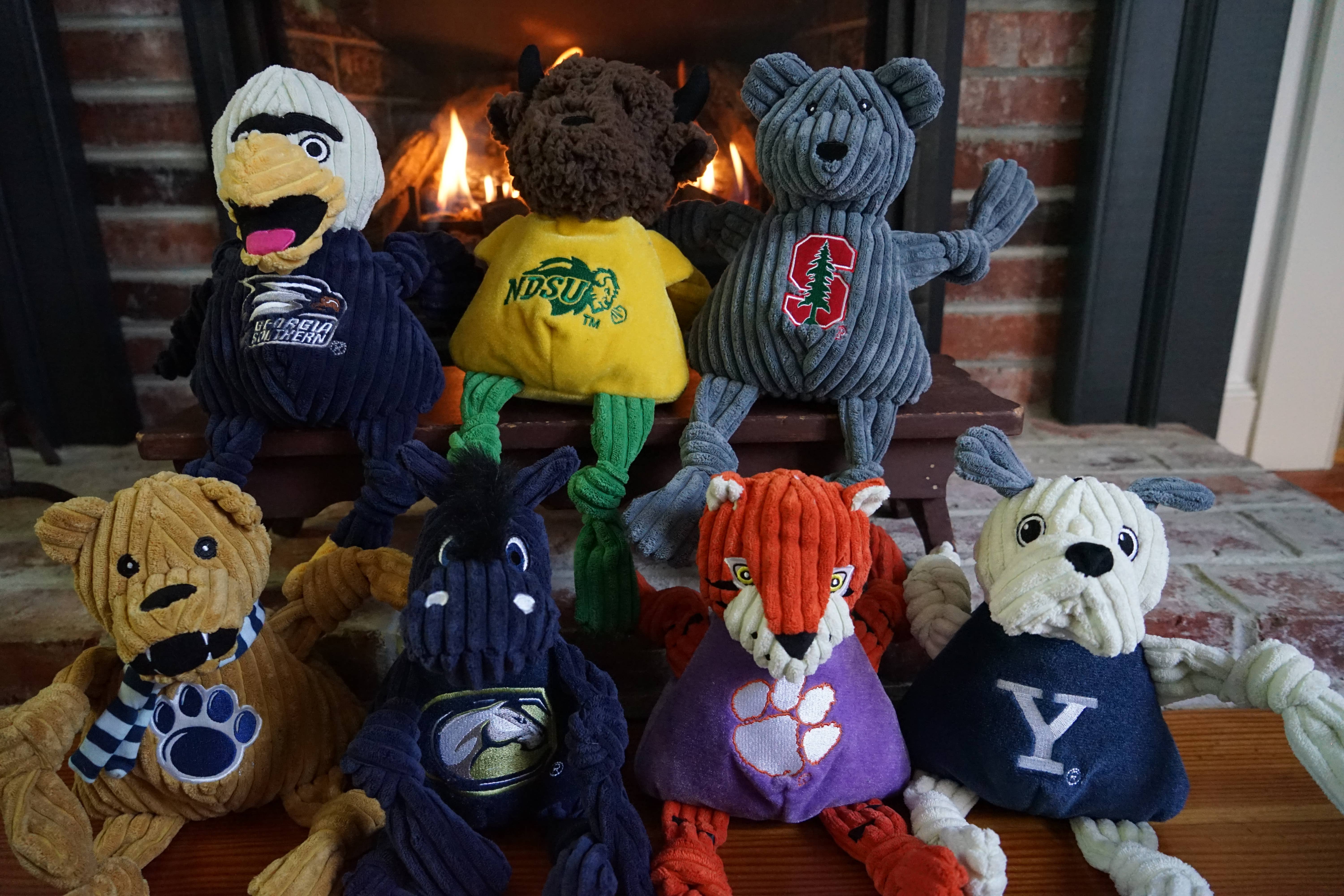 HuggleGroup - Wholesale Pet Plush Toy - Dog - Yale University, Handsome Dan Knottie® Plush Dog Toy3