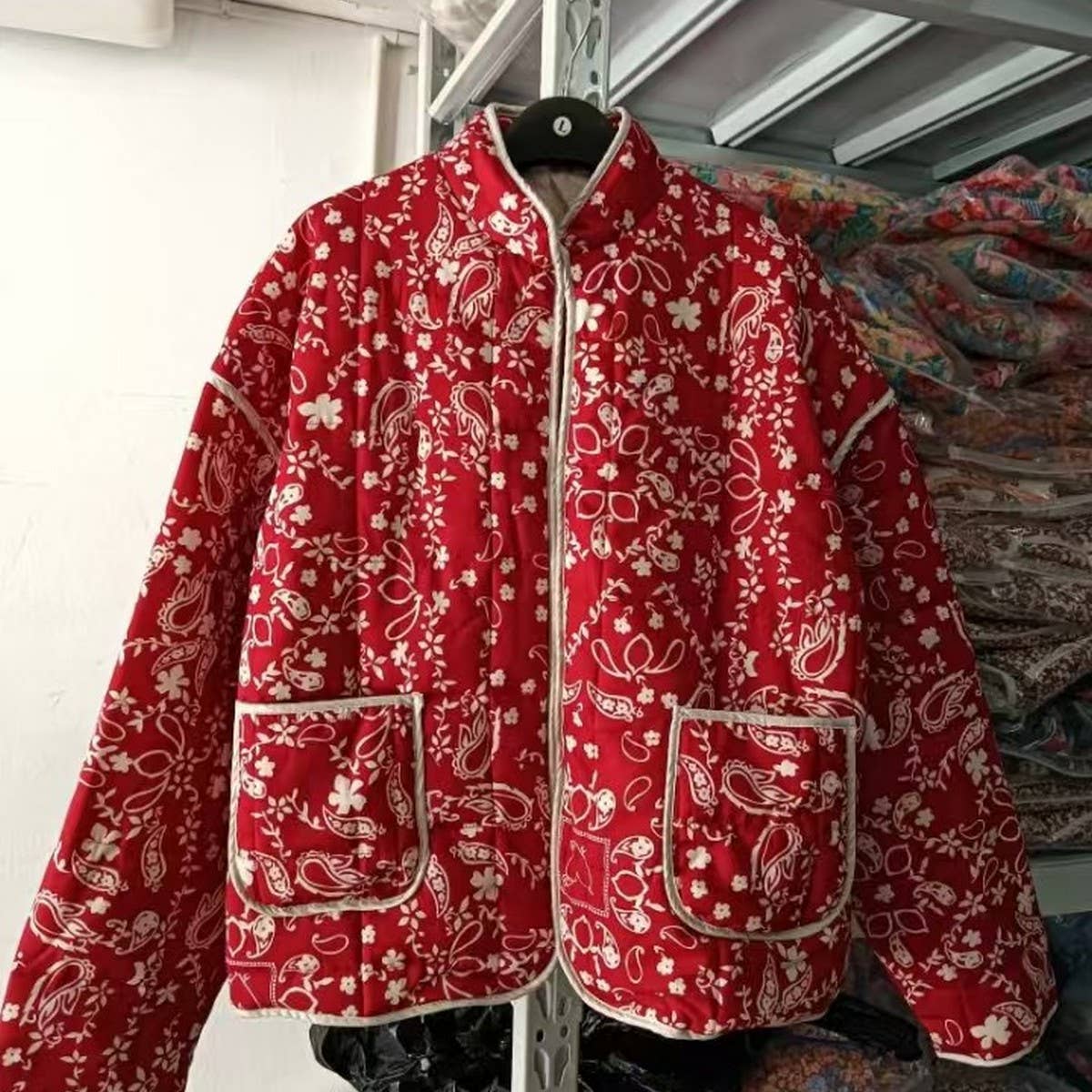 ACCITY - Wholesale Puffer Jacket - Women's - COLOUR-BLOCK FLORAL PRINT QUILTED JACKETS_CWOJA15504