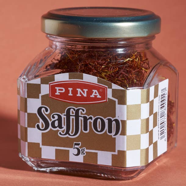 Display of 6 jars x 5 g Saffron in thread for wholesale by Pina Saffron