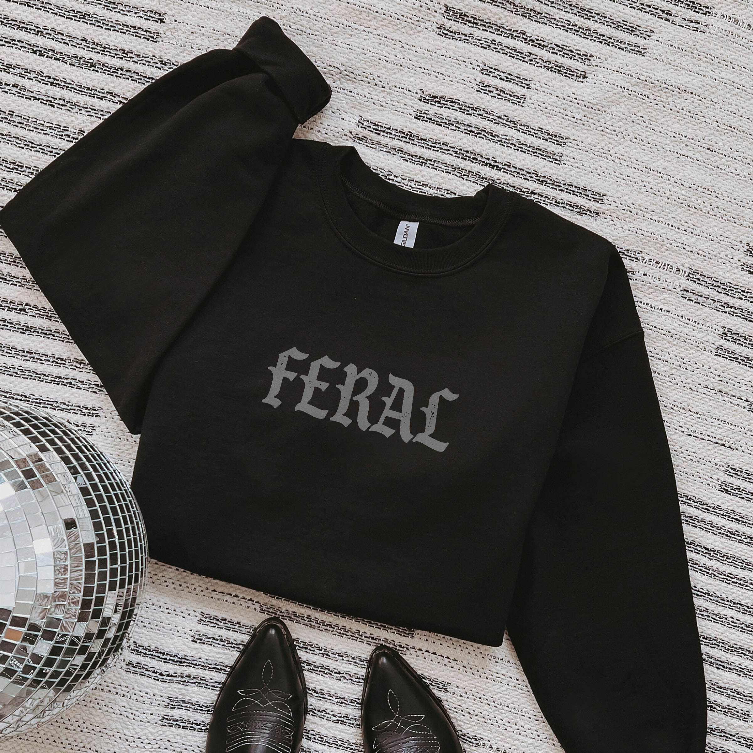 Alley & Rae - Wholesale Grafisch sweatshirt - Dames - Feral Crewneck Sweatshirt – Grappige Dames Grafische Trui2