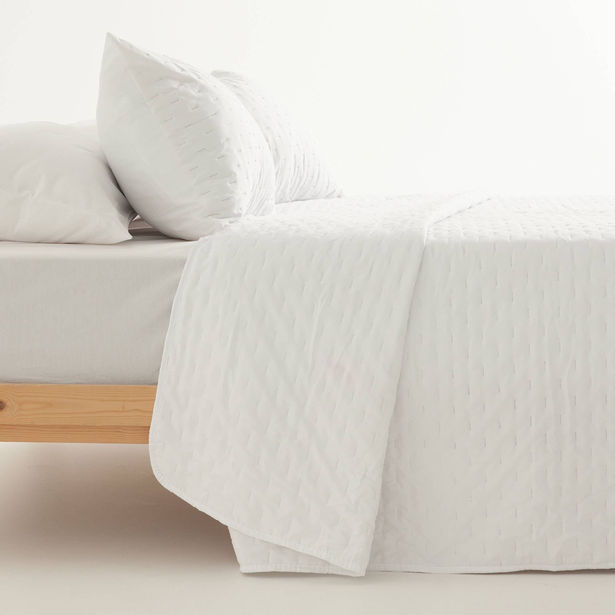 GAMUSI - Wholesale Quilt - NARA plain quilted bedspread with super soft touch2