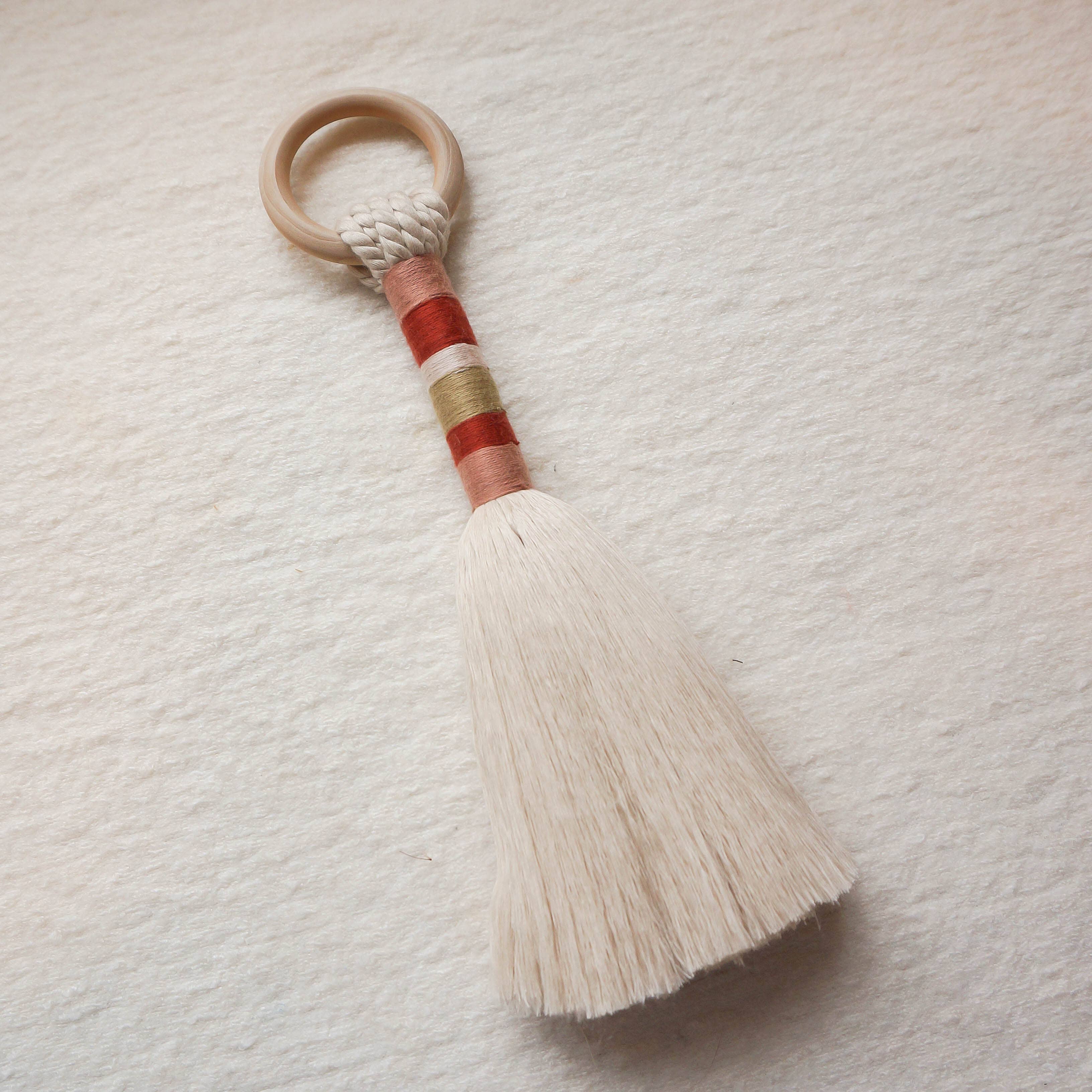 Living Fibers – Engroshandel Pyntekvast – Tasselvægdekoration i multifarvet bomuld med makraméophæng2