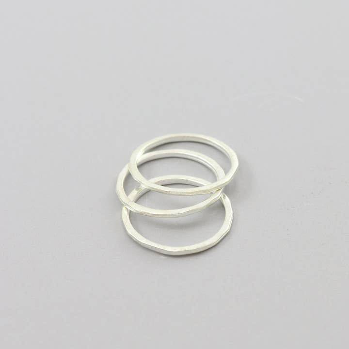 Anillo martillado, tamaño 8, (3 piezas) para venta al por mayor de Vintaj