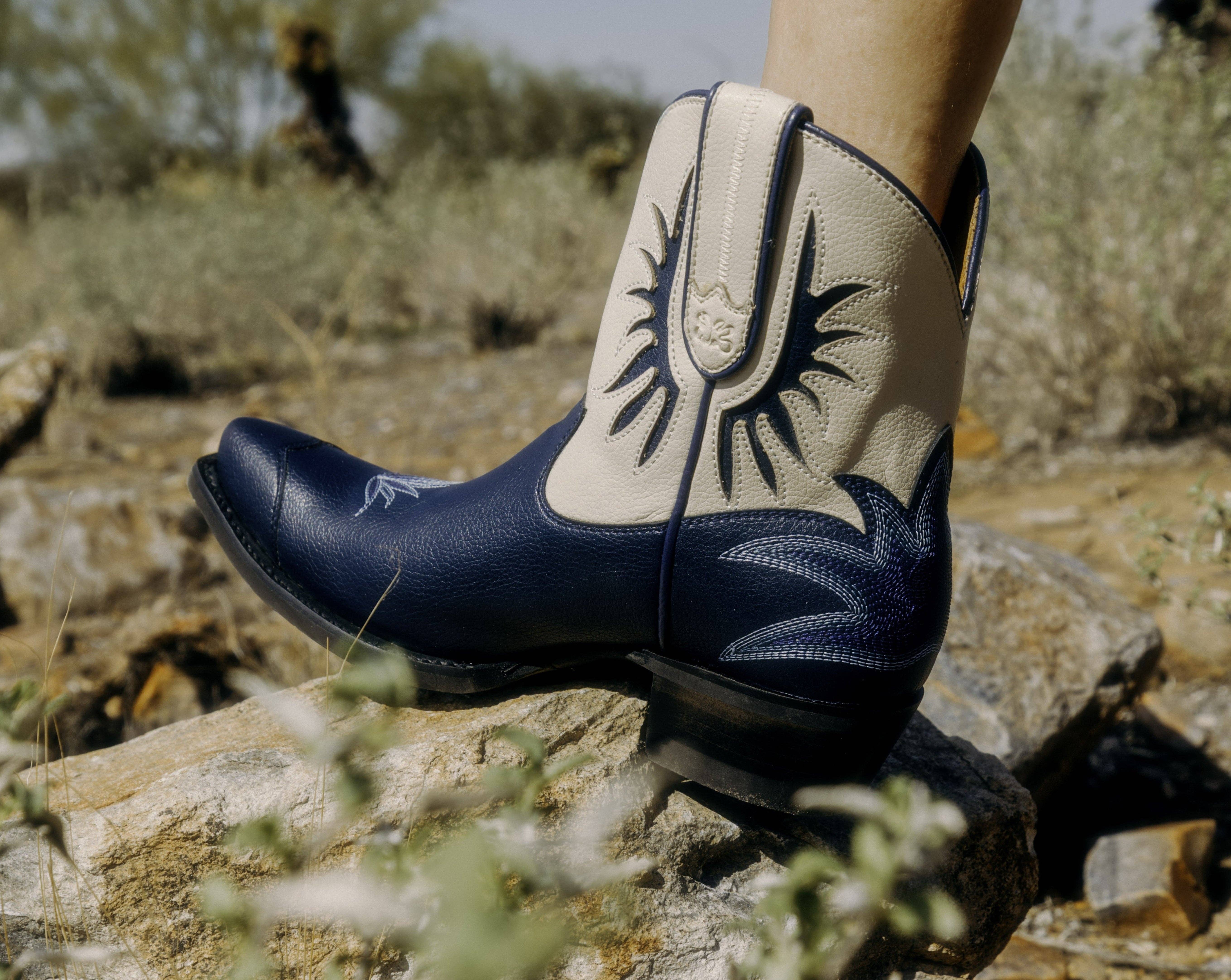 Desert Bloom Boots, LLC – Engroshandel Cowboystøvler - Dame – PRIKKET PÆRE SAFIR BLONDE5