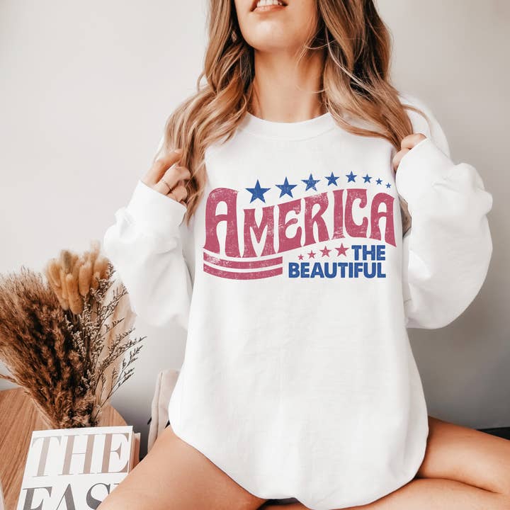 America the Beautiful Sommer Crewneck for engroshandel hos LB Craftin’ Co., LLC
