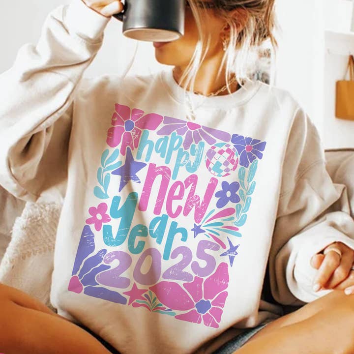 Retro-Shirt „Happy New Year 2025“, floraler Neujahrspullover für den Großhandel von NVC Ecommerce LLC