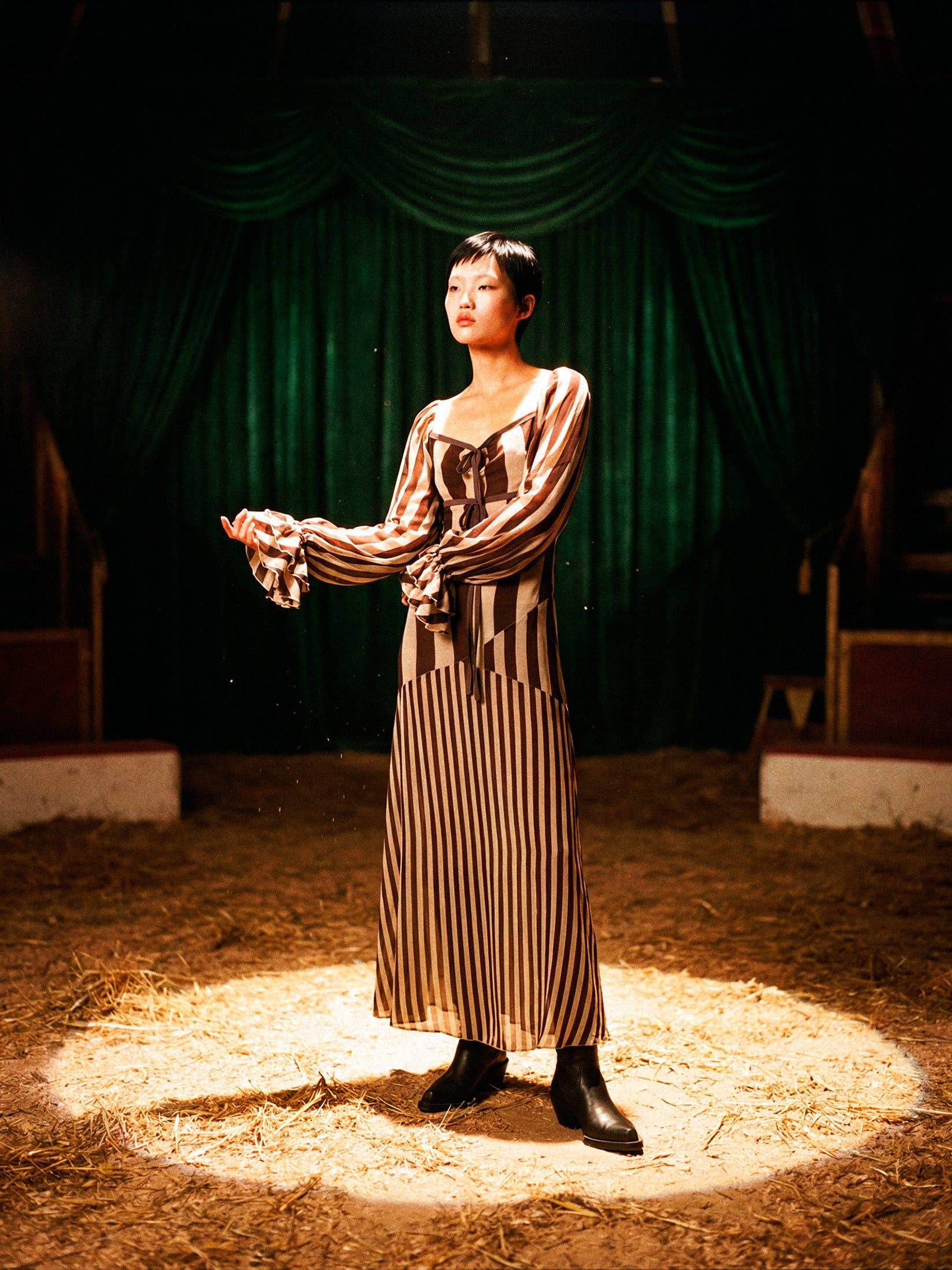 CARMEN SAYS - Wholesale Dress - Women's - Vestido a rayas marrón de jengibre1