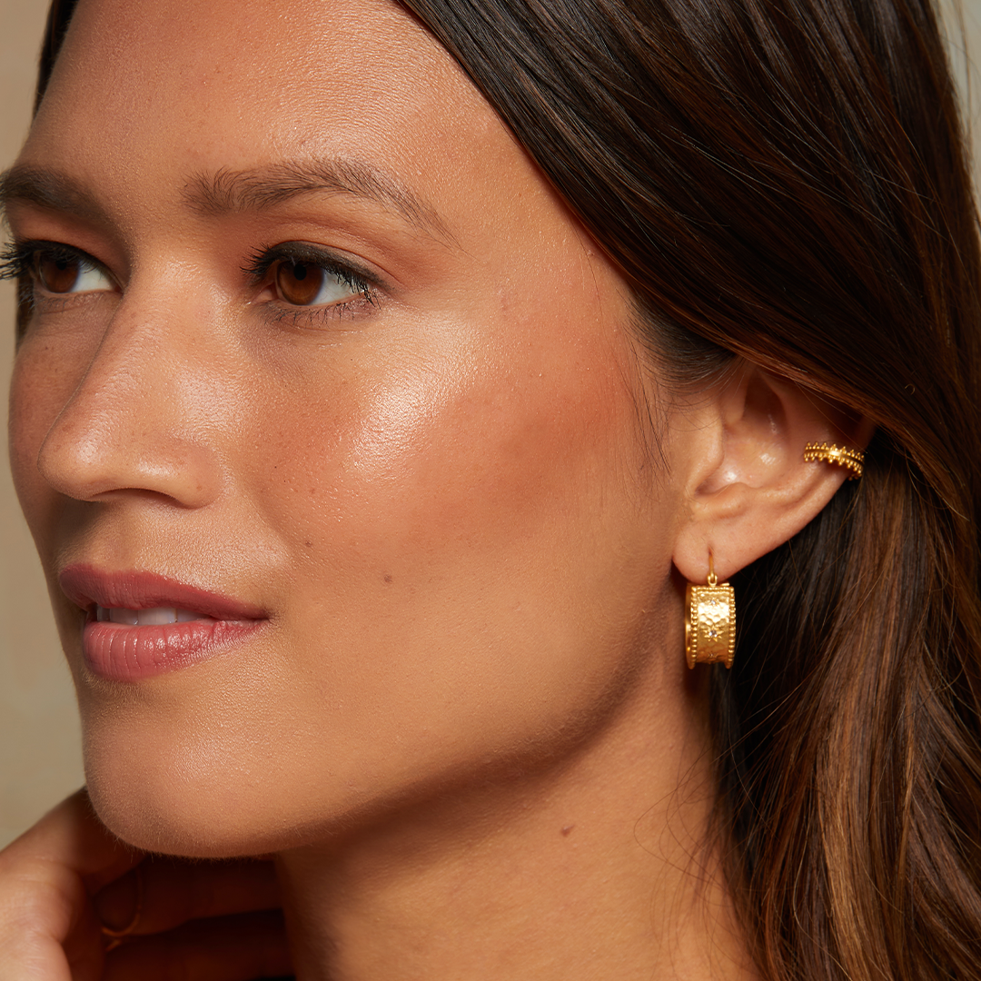 Satya Jewelry - Vendita all'ingrosso Orecchini a cerchio - Orecchini a cerchio con stella e topazio bianco2