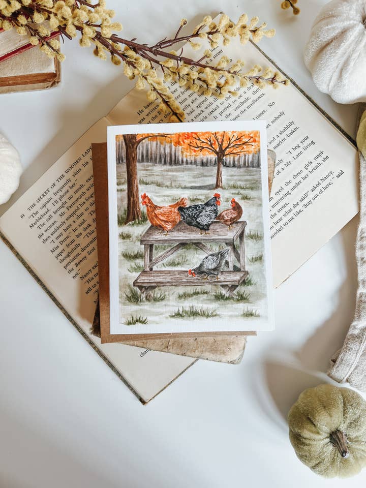 Biglietto di auguri autunnale con galline su un picnic per la vendita all'ingrosso da parte di MacaelaMade