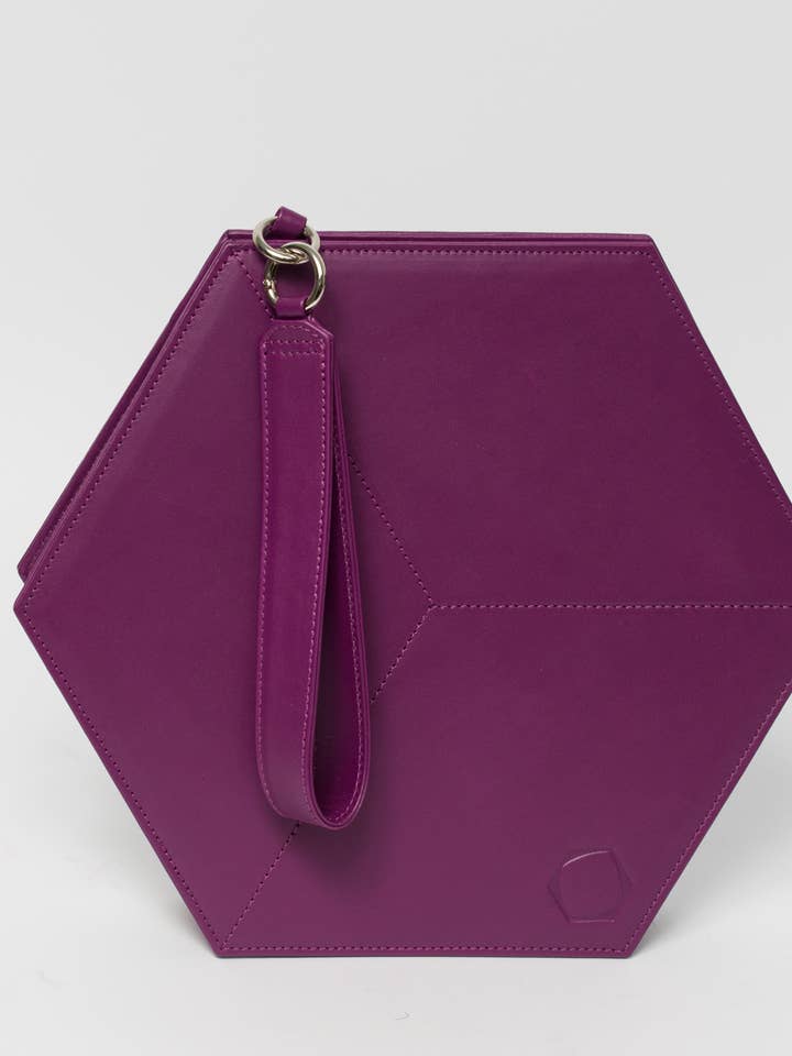 Hexacube plat Violet pour la vente par NATALIA BERILO