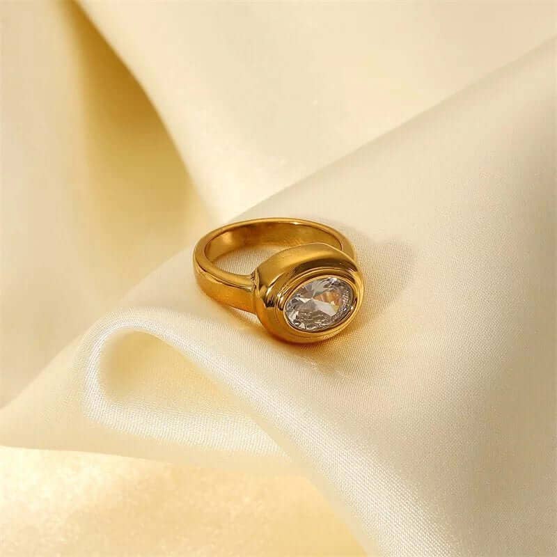 Folie à Trois - Wholesale Single Stone/Solitaire Ring - Vintage Style RING0