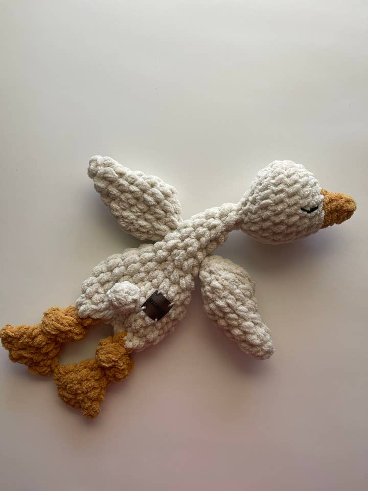 MAEMADE COMPANY LIMITED - Wholesale Security/Cuddle Blanket - Baby - Crochet Goldie the Goose2
