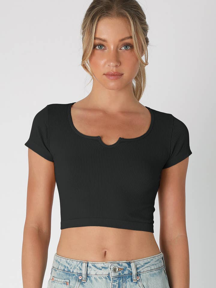 NS8231 - Top court à encolure crantée pour la vente par NIKIBIKI