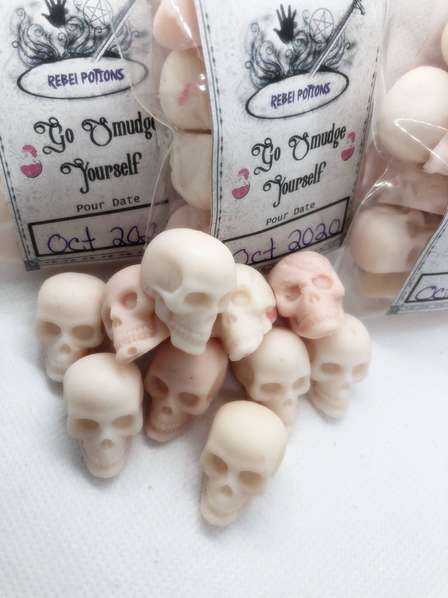 Rebel Potions – wholesale Doftvax – Go Smudge Yourself mini doftvax i form av skallar – wicca, hedniskt, häxtema1