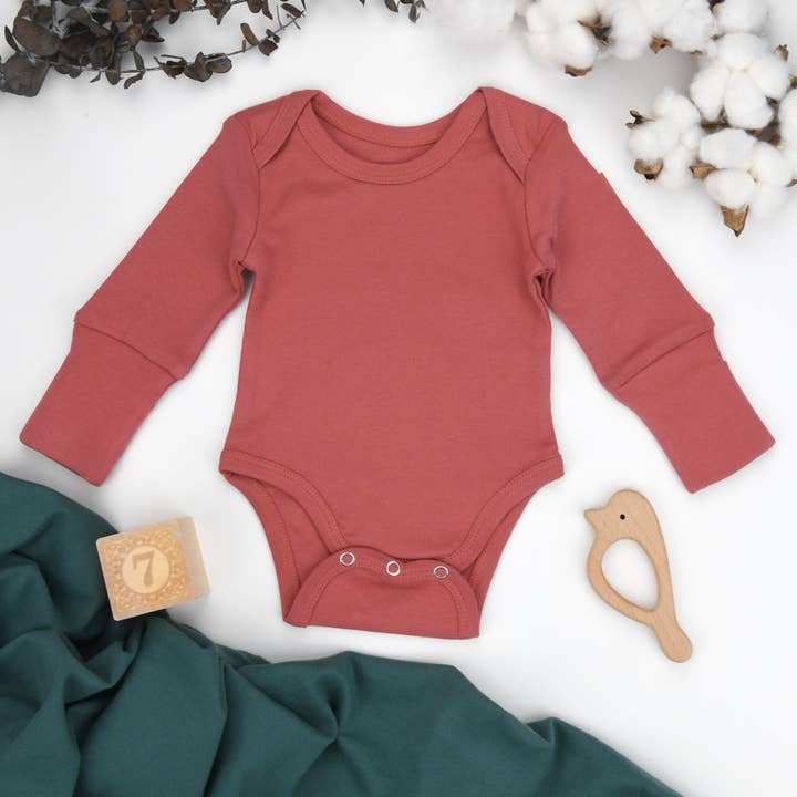 Body bébé à manches longues en coton biologique, Rose Poussiéreux pour la vente par Earthy