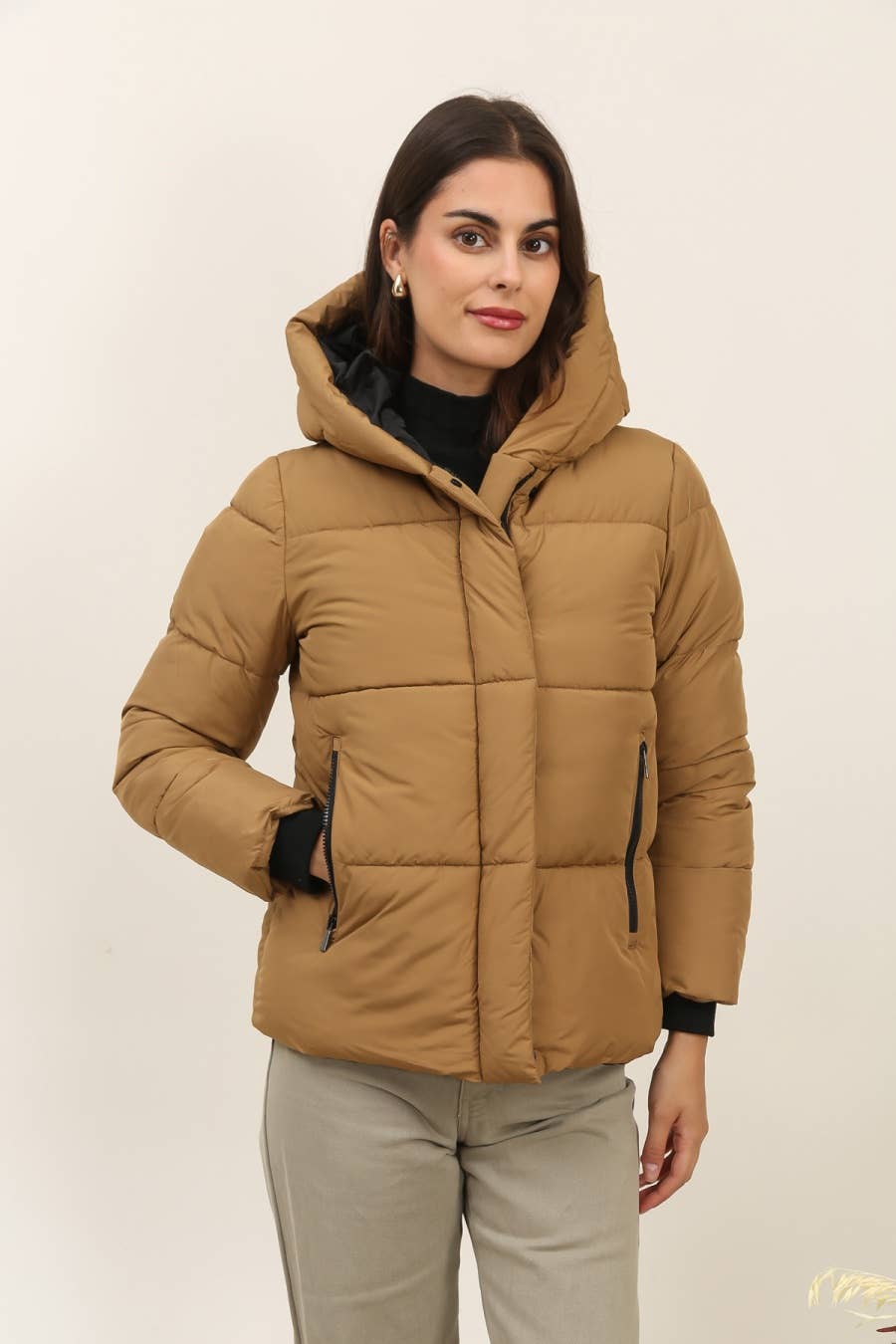 Attrait Paris - Wholesale Puffer Jacket - Women's - Short hooded jacket with side edges22