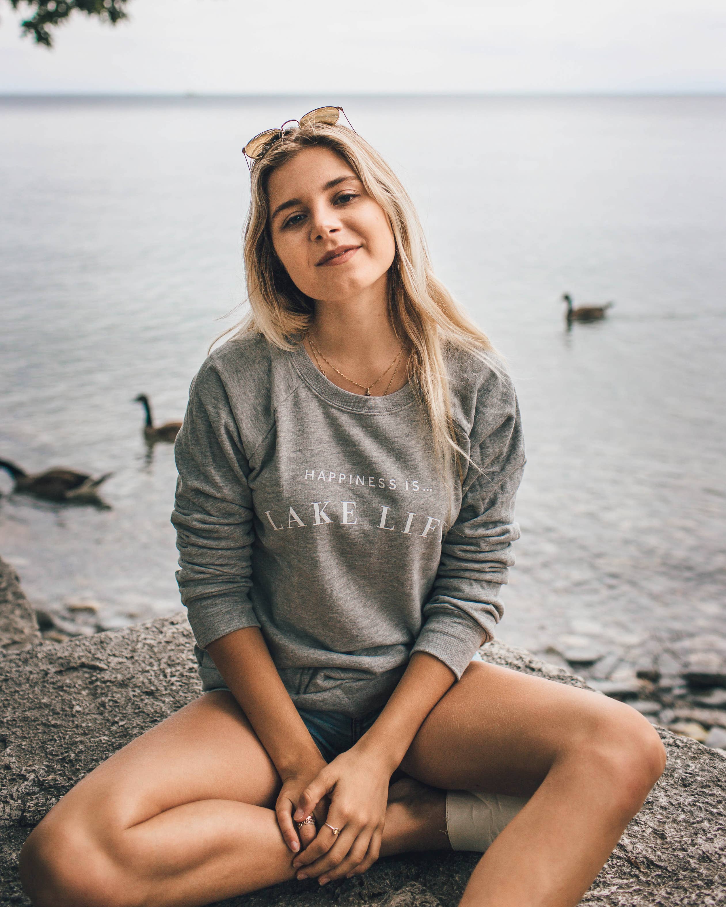 Happiness Is... – Camisola gráfica - Mulher por atacado – Sweatshirts Women's Lake Life - 4 Cores8