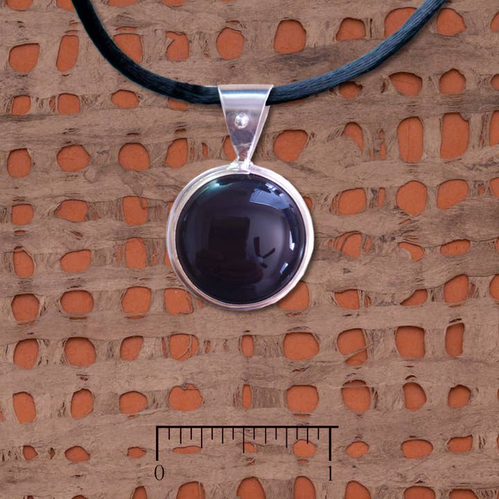 Anhänger aus schwarzem Onyx-Sterlingsilber mit einer 18-Zoll-Seidenschnur für den Großhandel von Tidepool