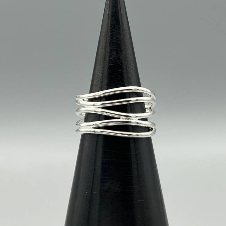 Silverring med sammanflätade vågiga linjer för wholesale av Something Silver