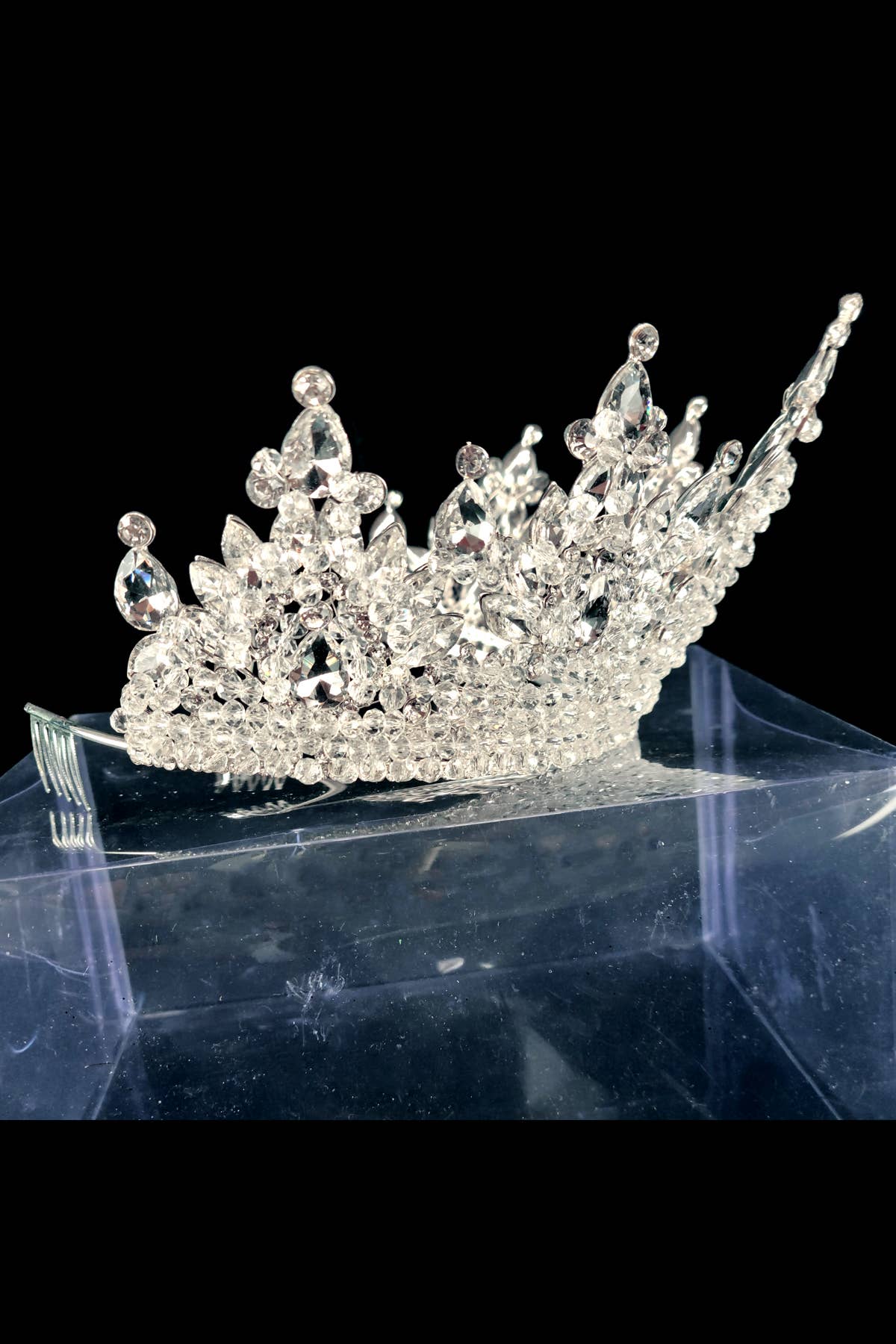 Chicas - Wholesale Tiara - Women's - Beautiful metal tiara with crystal balls and jewels HT97726
