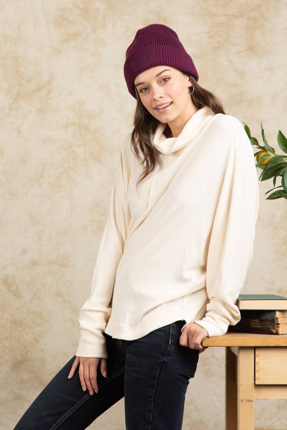 VERY J – Großhandel Tunika – Damen – NT11246-Übergroßes Tunika-Strickoberteil mit Stehkragen und Dolmenärmeln16