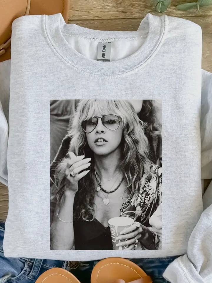 Willow Poppy - Wholesale Graphic Sweatshirt - Women's - Be A Legend Graphic Tee-Crewneck