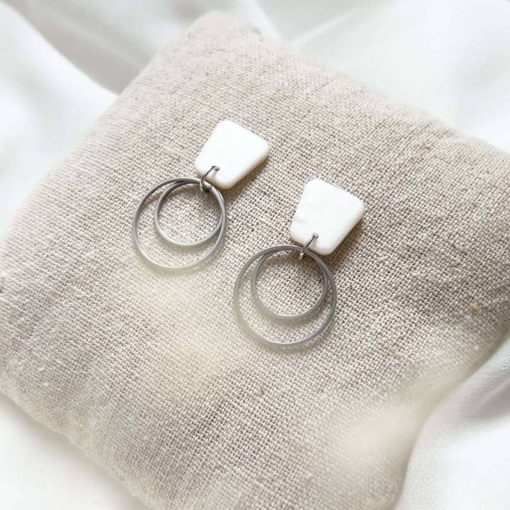 KLAEI DESIGN STUDIO - Wholesale Dangle Earrings - Bridal Col ✦ Mother-of-pearl three-piece bridal earrings | gold & silver3