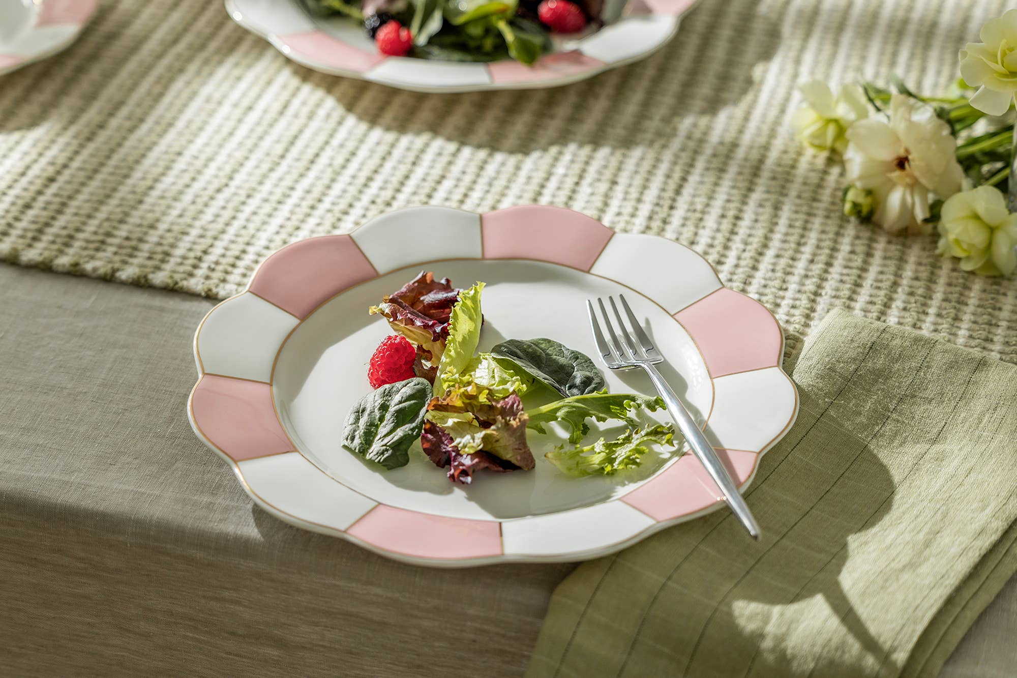 Grace Teaware - Wholesale Dinner Plate - Pink and Gold Scallop 11" Fine Porcelain Dinner Plate0