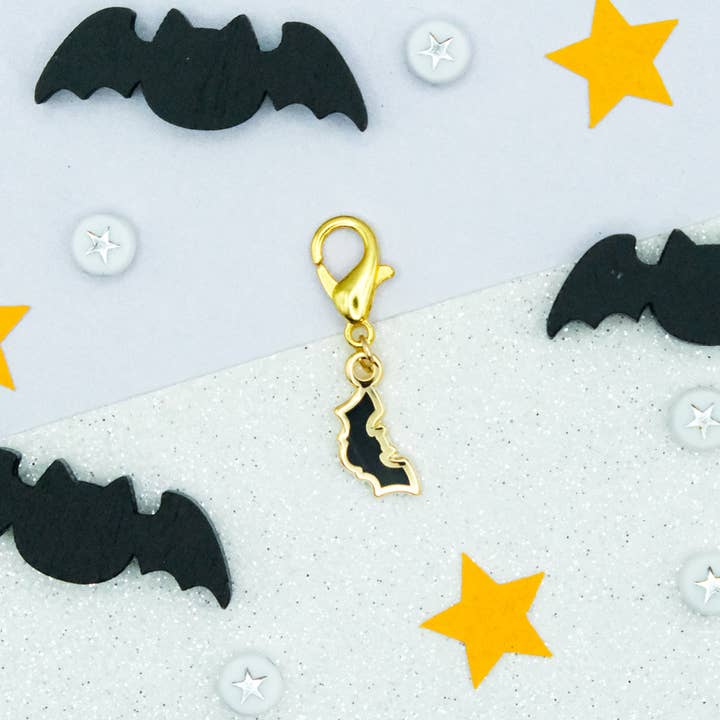 Pendentif Chauve-souris Effrayante - Collection Charm-ing for wholesale by Sparkles in the Wild