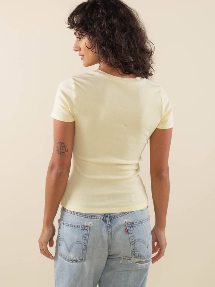 NLT – T-shirt – Mulher por atacado – Camiseta básica feminina NLT em malha canelada 1x1, tingida, comprimento regular3