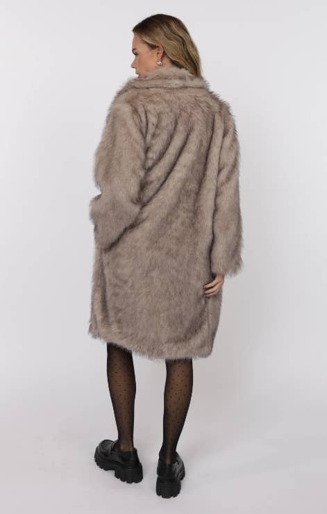 Sage The Label – Großhandel Mantel - Damen – Pixie-Spitzen-Veganer-Pelzmantel: BEIGE BRAUN8