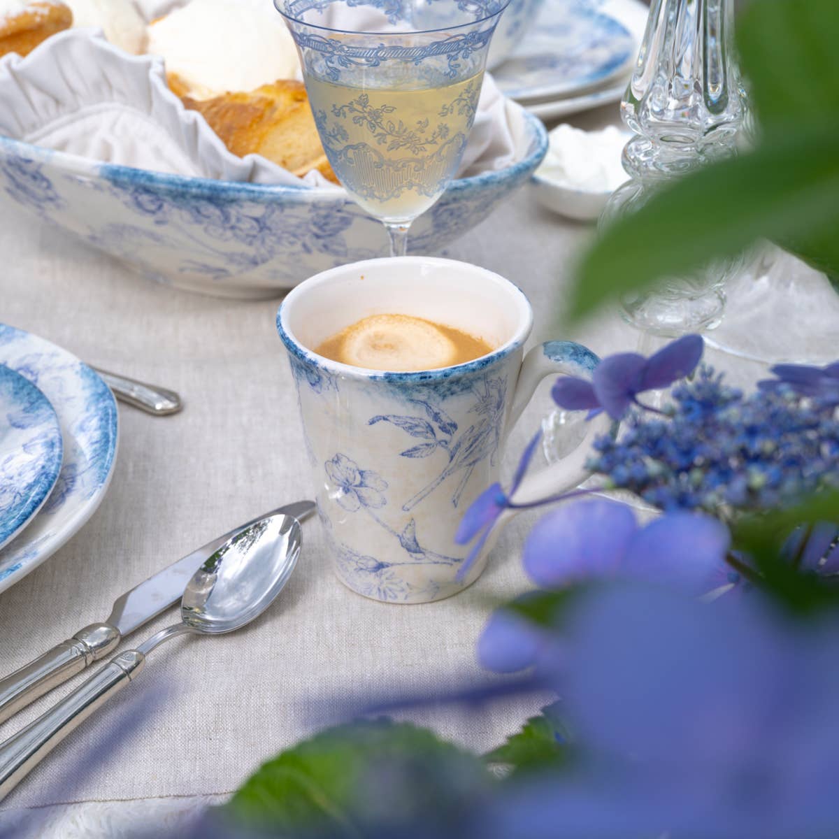 Arte Italica & Crown Linen Designs - Venta al por mayor Taza - Giulietta - Taza, color azul1