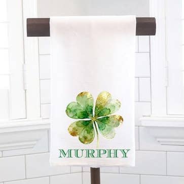 Trèfle à quatre feuilles, torchon en toile de sac de farine pour la Saint-Patrick - Cadeau d'hôtesse - Cadeau de pendaison de crémaillère - Personnalisé pour la vente par Moman Sales, Inc.