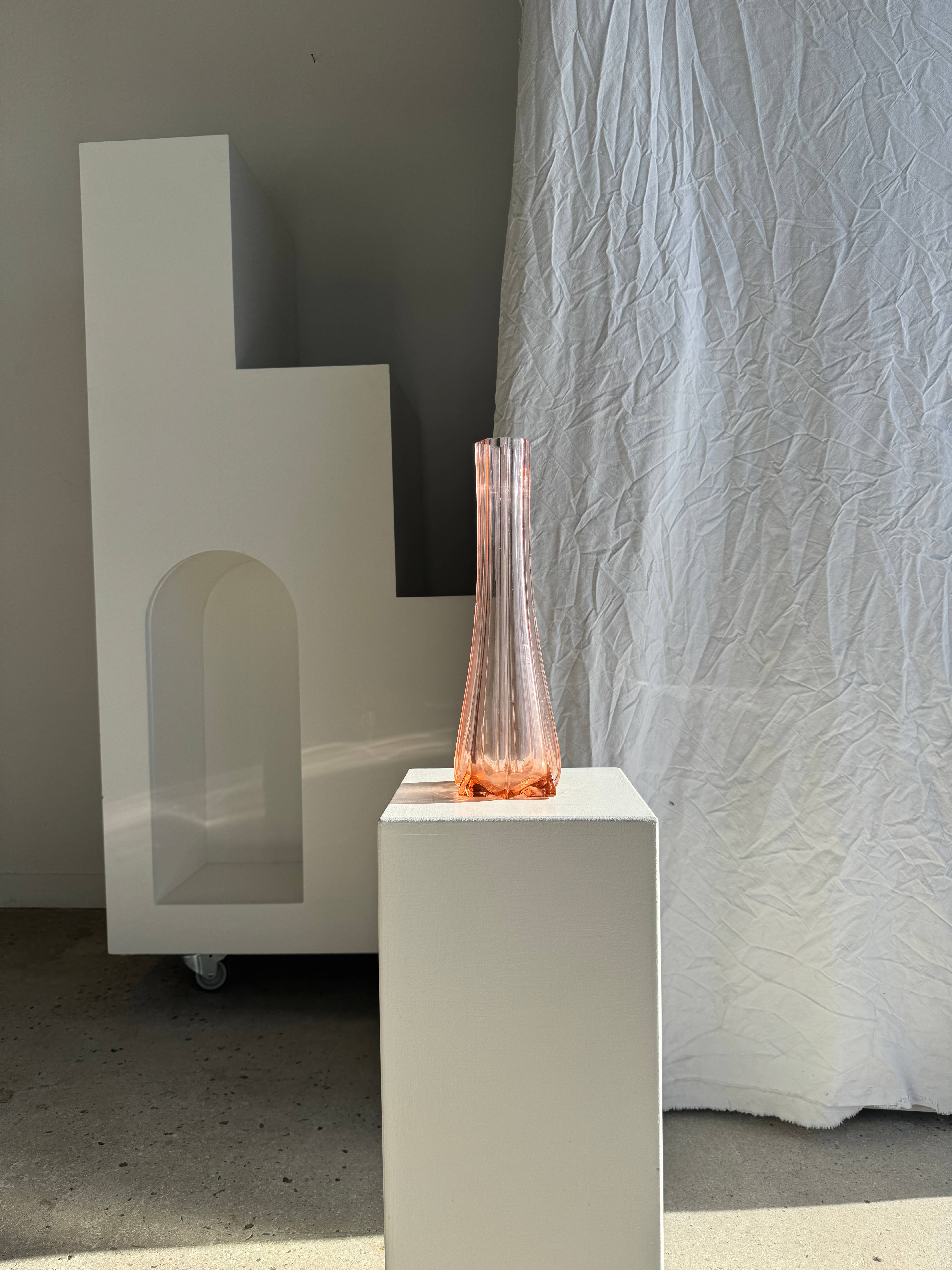 Large pink glass soliflore vase H37 D18A for wholesale on Faire0