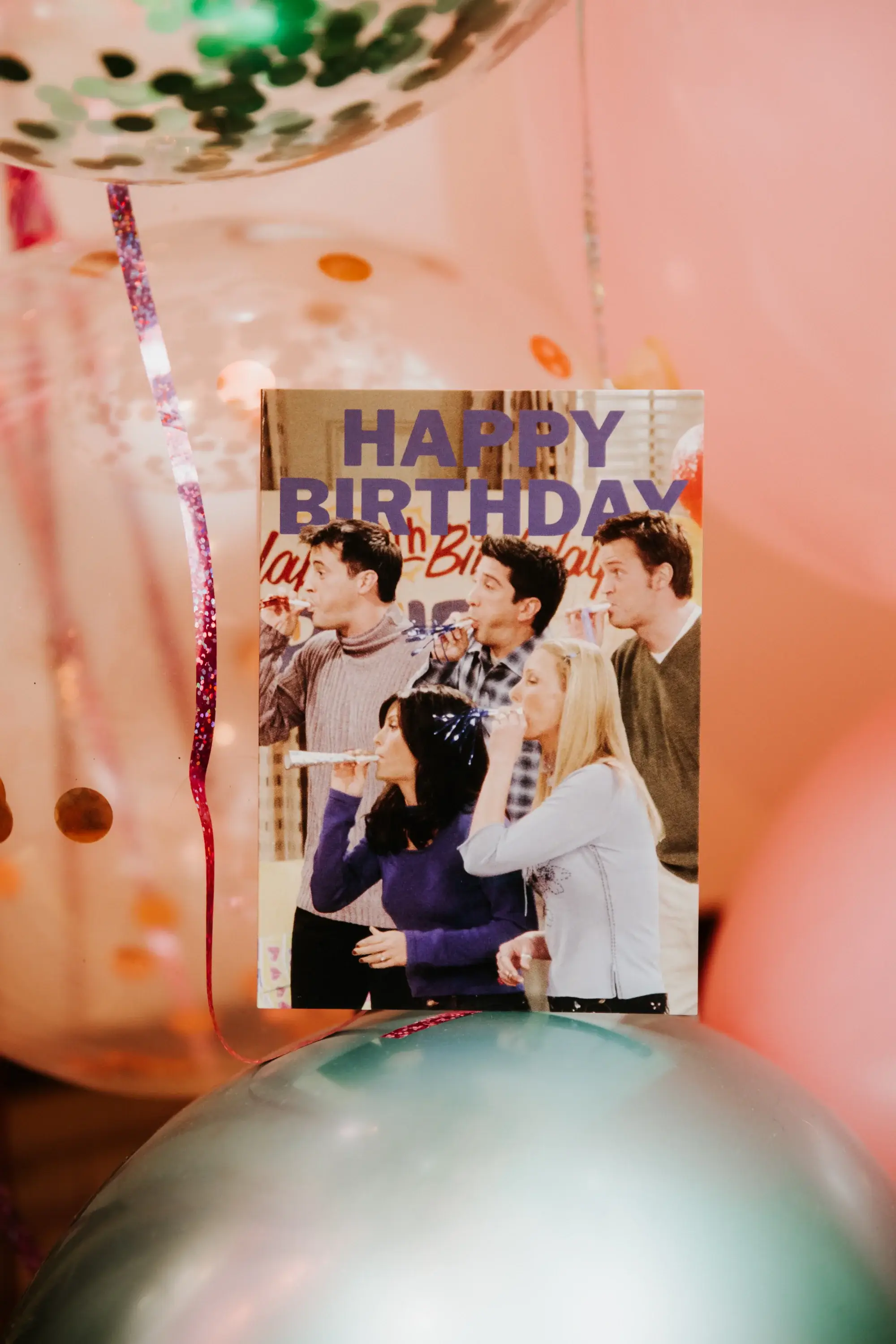 Un livre et une tasse de thé - Vente Cartes d'anniversaire - Carte Anniversaire Friends0