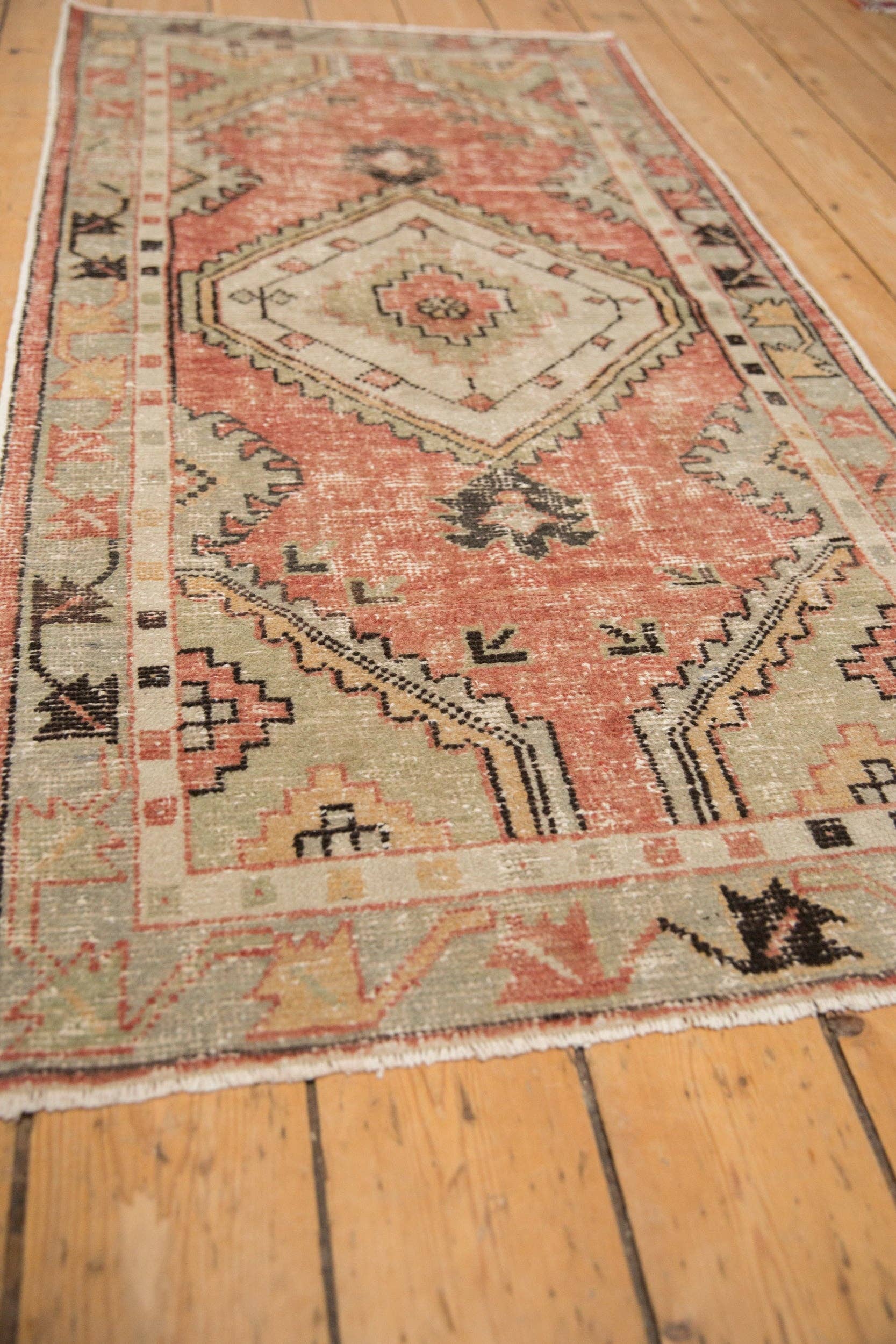 Old New House - Wholesale Runner Rug - 2.5x5.5 Vintage Distressed Oushak Rug Runner4