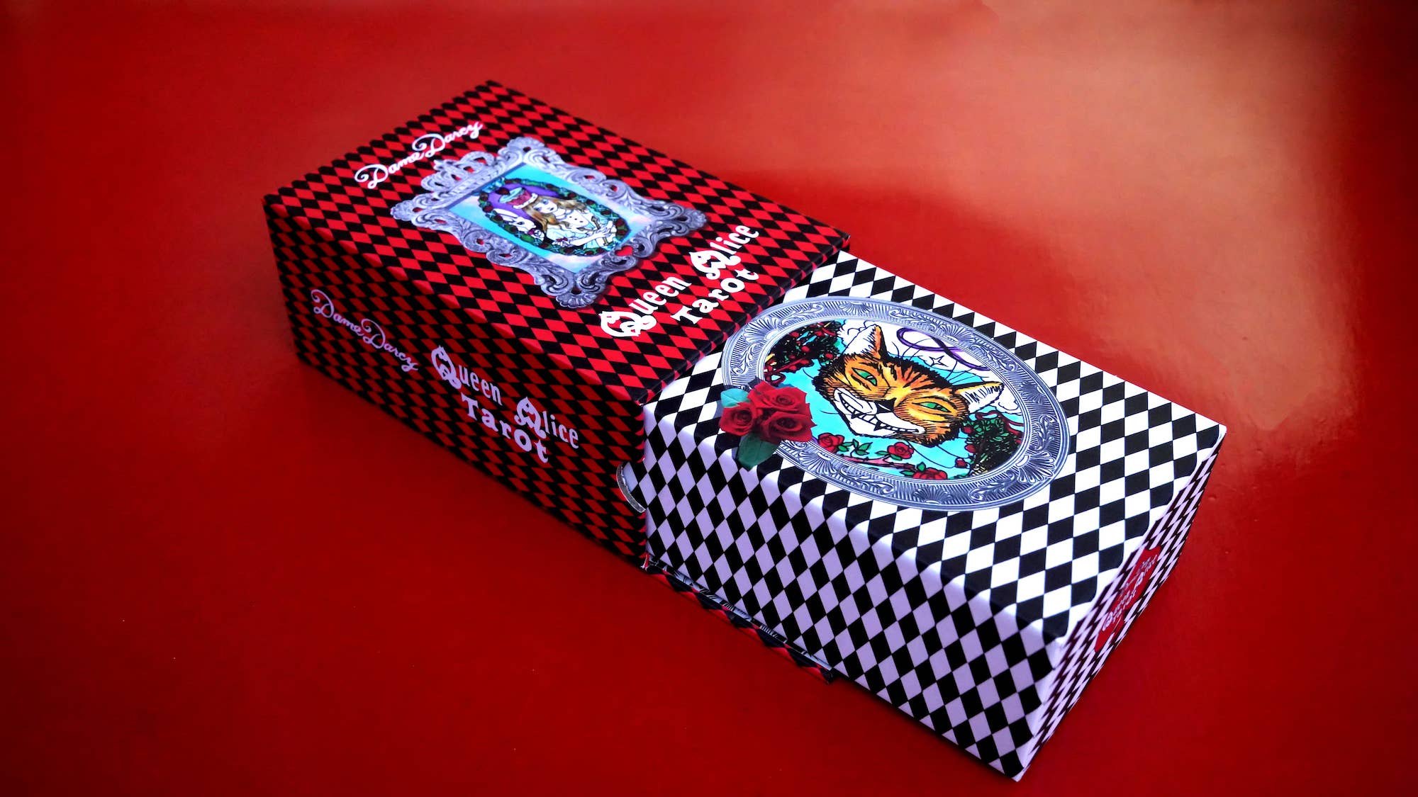 Dame Darcy - Wholesale Tarot Cards - Dame Darcy Queen Alice Tarot Silver Edition1