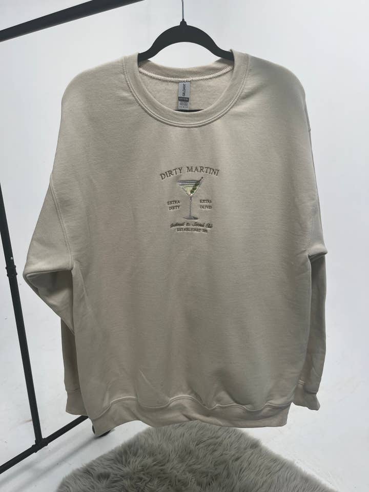 Martini sujo bordado com gola redonda por atacado de JScustomcreations