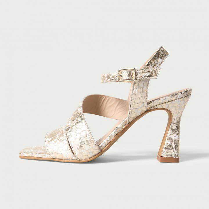 Alura guldsandaler med læderhæle og dyreprint for engroshandel hos Alura