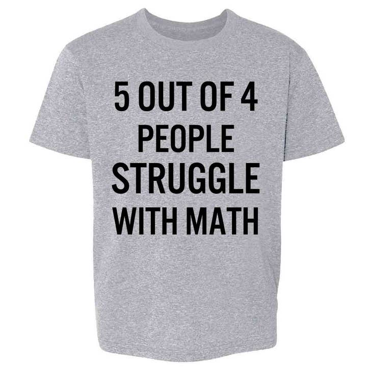 5 persone su 4 hanno difficoltà con la matematica Maglietta per bambini e ragazzi per la vendita all'ingrosso da parte di Pop Threads